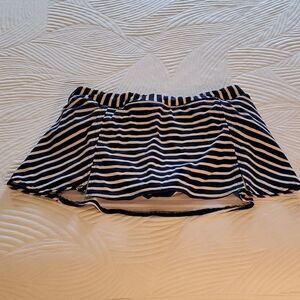 Lands' End Ladies Swimsuit Skort 12